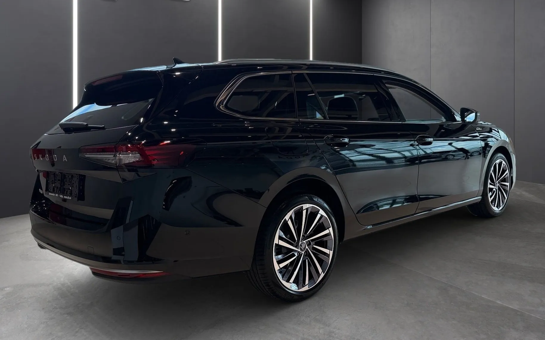 Zunanja slika - Škoda Superb - Combi 2.0 TDI L K DSG - 3