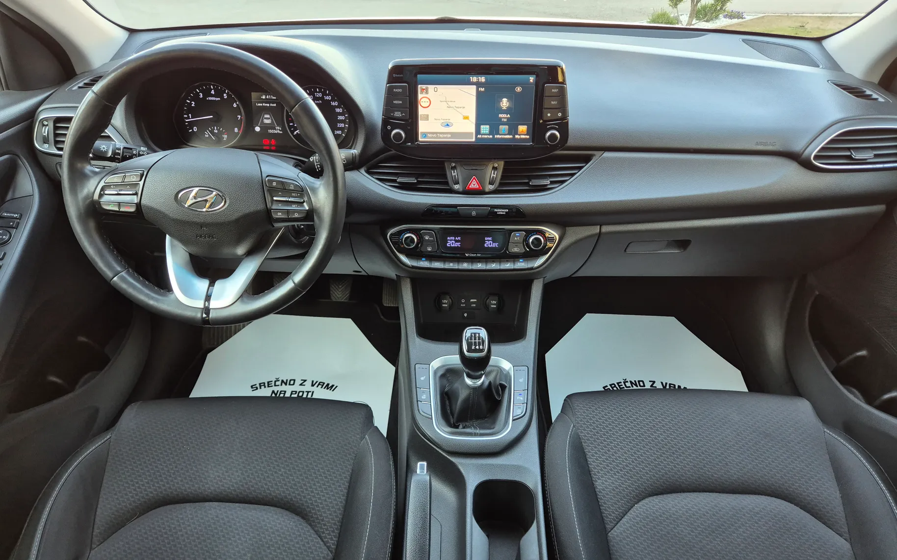 Notranja slika - Hyundai i30 - 1,4 T-GDI 140 Style - 9