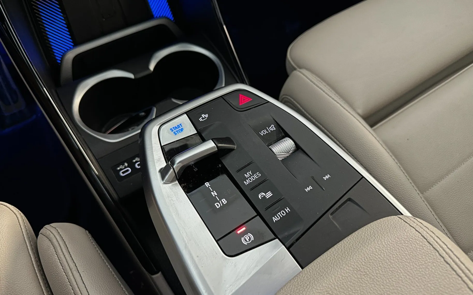 Notranja slika - BMW iX1 - xDrive30 |M-Sport|ACC|Pano|HUD|Harman|360K|SLO|... - 10