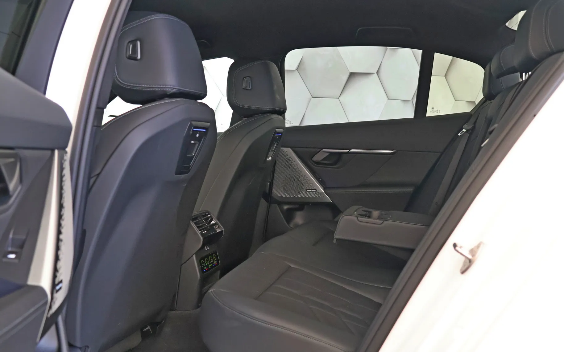 Zunanja slika - BMW Serija 5 - 5 Series 520dA M-Sport 197KM COCKPIT RADAR HEAD Up HarmanK - 10