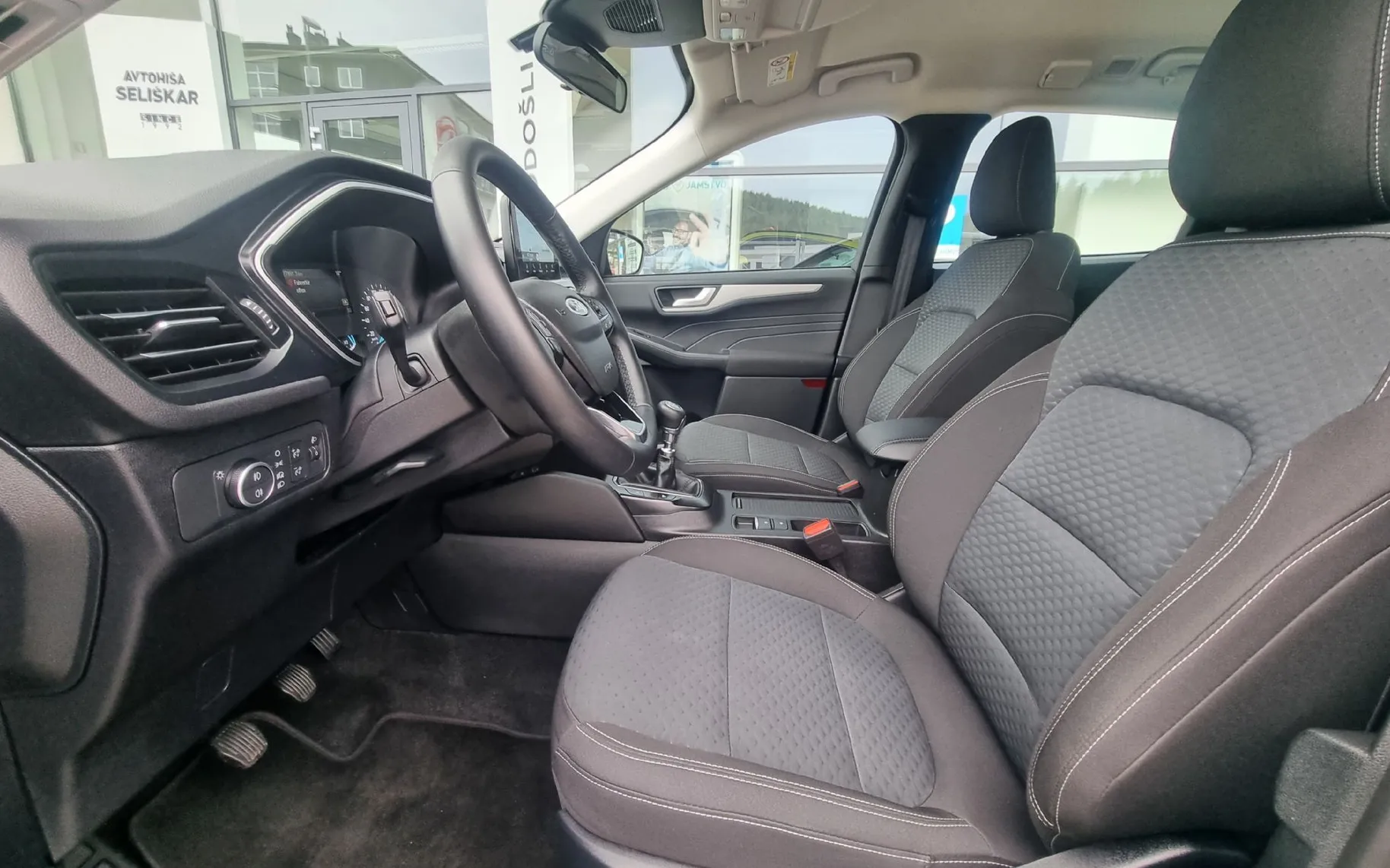 Zunanja slika - Ford Kuga - 1.5 EcoBoost - SAMO 27.891KM - NAVI-DAB-PDC-TEMP. - 10