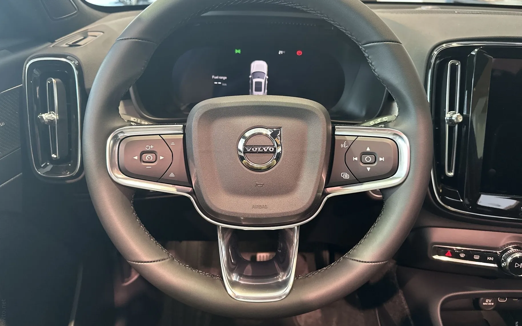 Notranja slika - Volvo XC40 - B4 P Ultra Black Edition 3 leta garancije + 3 se.. - 16