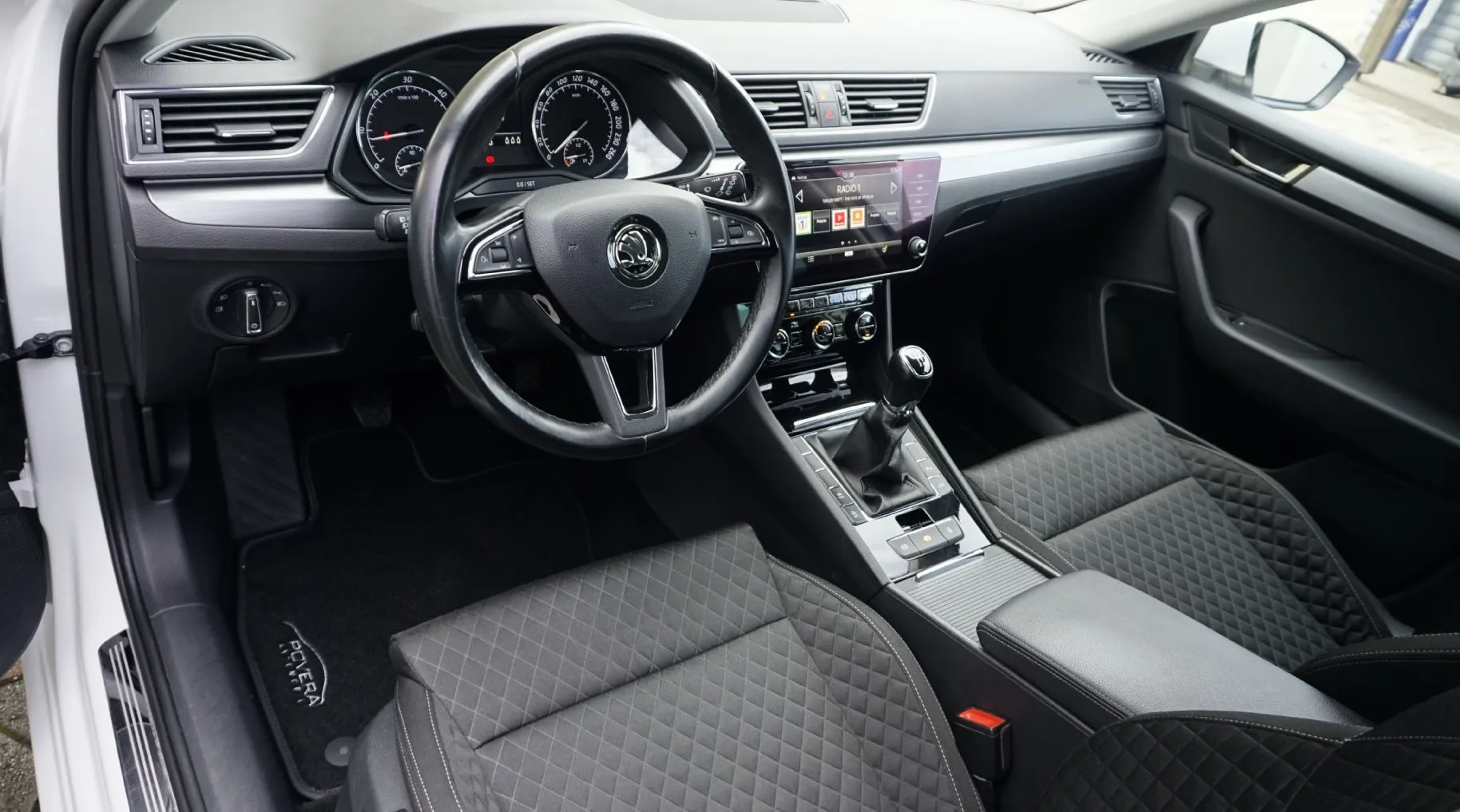 Zunanja slika - Škoda Superb - 2.0 TDI Style Combi  110 kW+Xenon+Memory+ACC+Kamer - 9