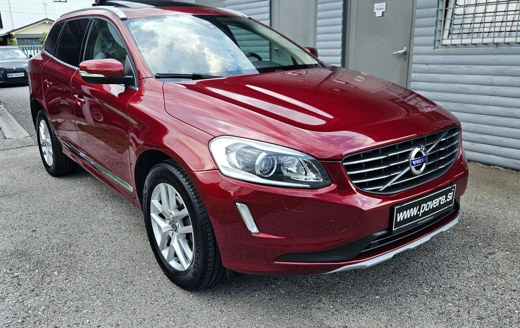 Zunanja slika - Volvo XC60 - FWD D4 Summum  Geartronic+Pano+18 Col+Kamera - 3