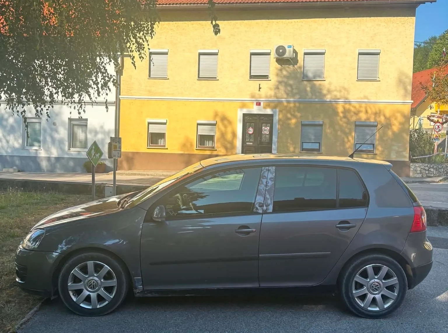 Zunanja slika - Volkswagen Golf - Plus Comfortline 1,9 TDI DSG - 2
