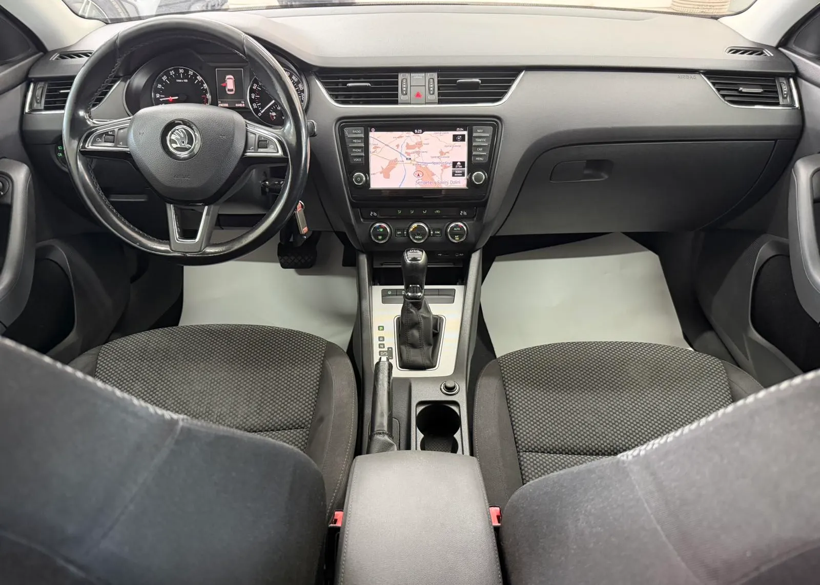 Zunanja slika - Škoda Octavia - Combi 2,0 TDI L&K - 4
