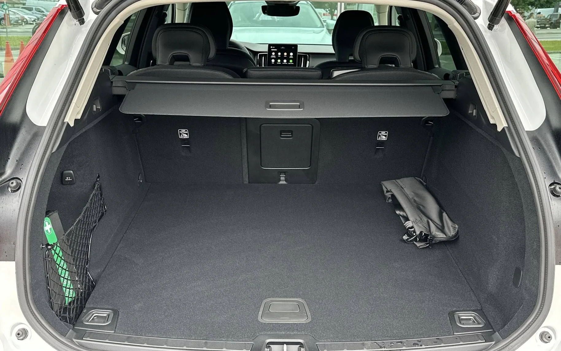 Notranja slika - Volvo XC60 - B5  P  Core AT AWD 3 leta garancije + 3 servisi... - 12