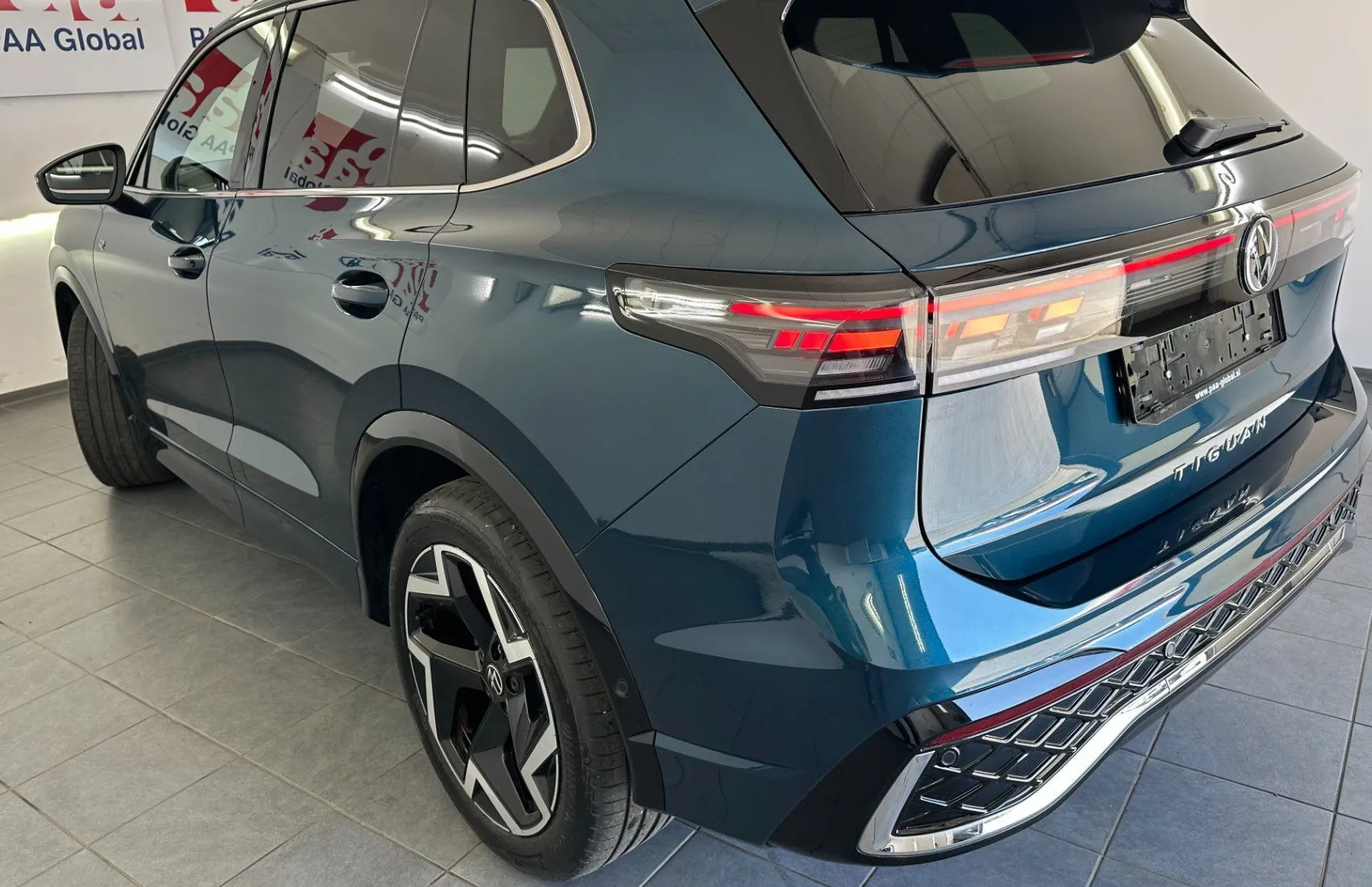 Zunanja slika - Volkswagen Tiguan - 2.0 TDI DSG R-Line 110kW.KAMERA.ACC.USNJE.LED - 6