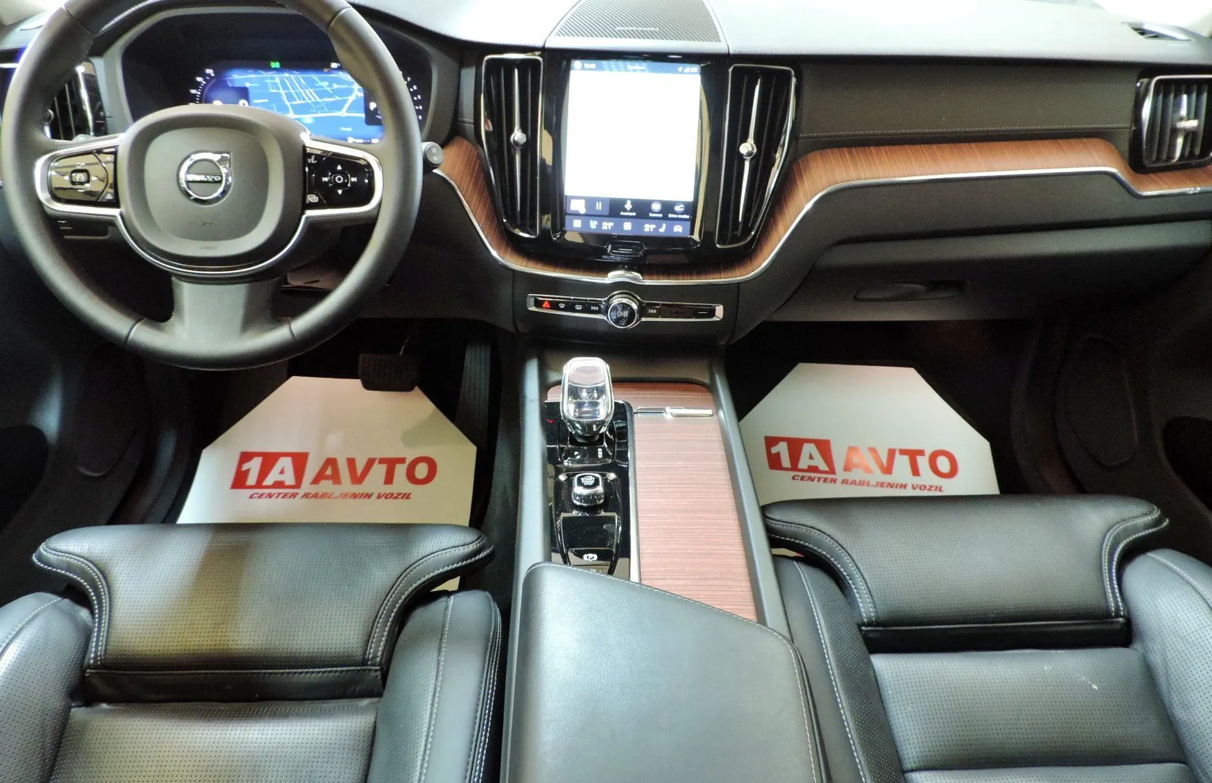 Zunanja slika - Volvo XC60 - B5P AWD Ultimate Dark Avt. LED-KAMERE 360-PANORAMA - 13