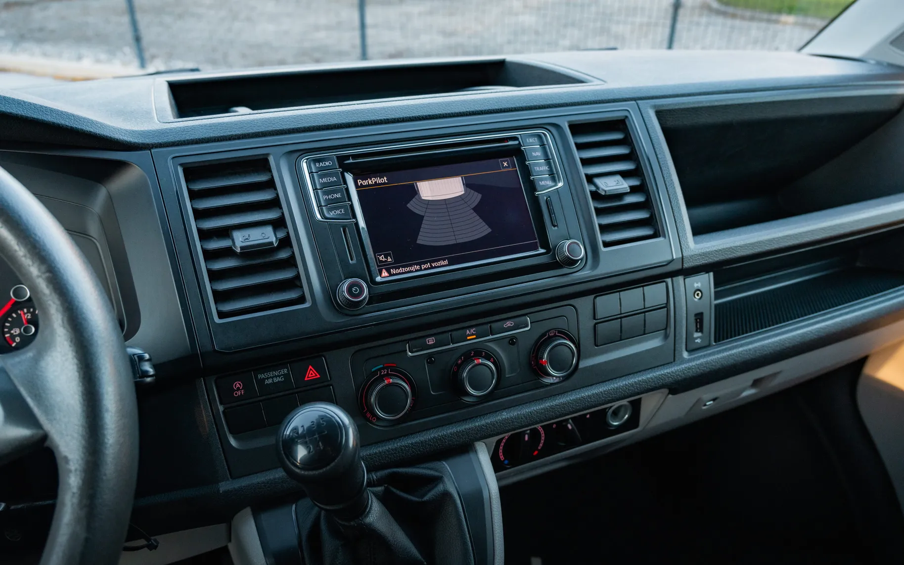 Notranja slika - Volkswagen Transporter - T6 Kombi 7+1 2.0 TDI - 10