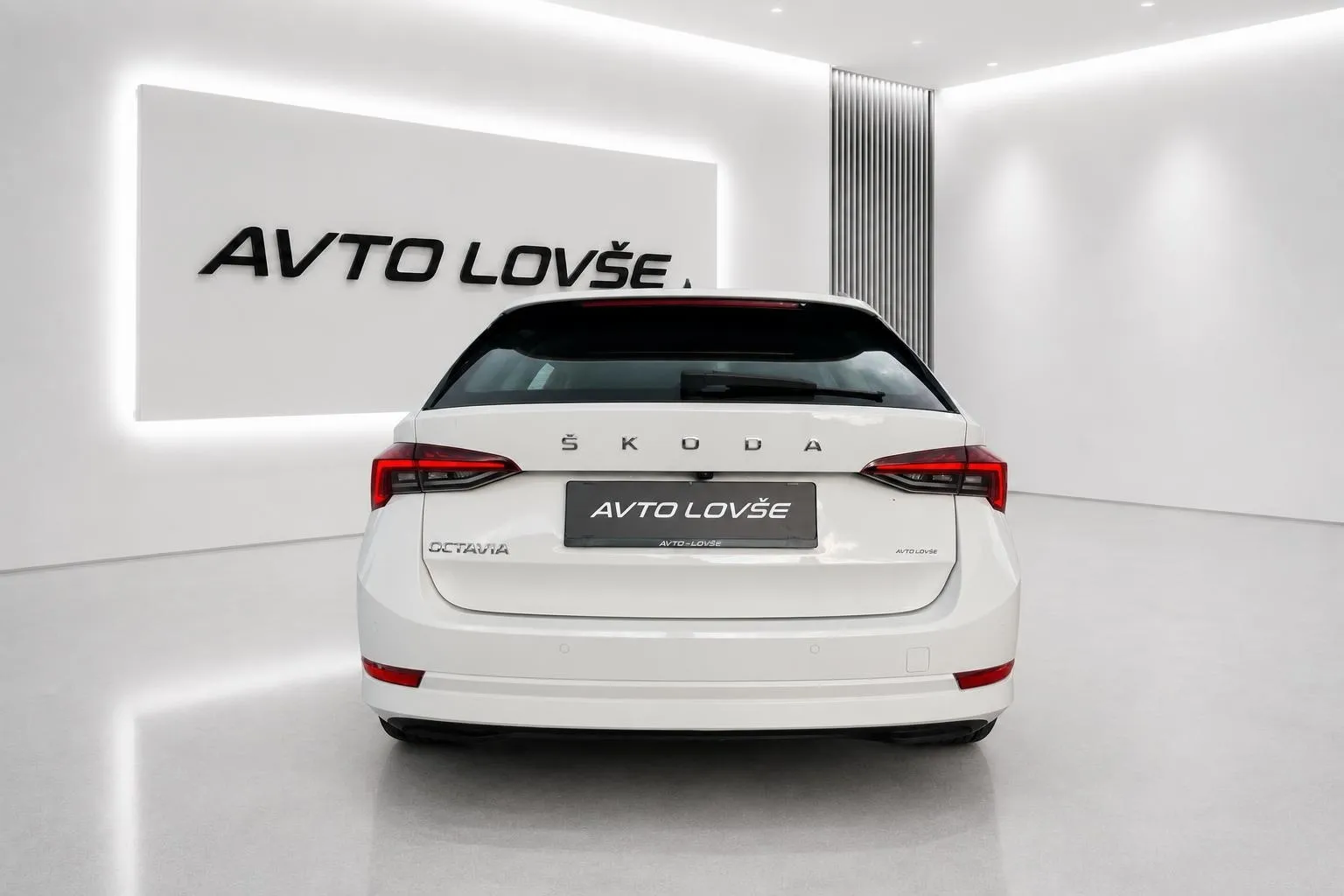 Notranja slika - Škoda Octavia - Combi 2.0 TDI DSG-1 LASTNIK-AU-LED-NAVI-ODLIČNA - 7