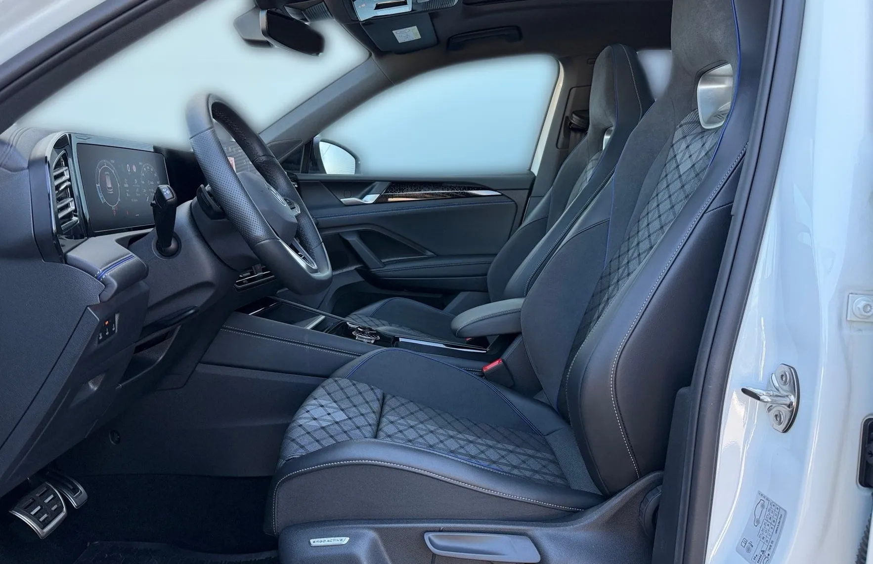 Zunanja slika - VW Tiguan - 2.0 TDI DSG R-Line  4Joy - 7