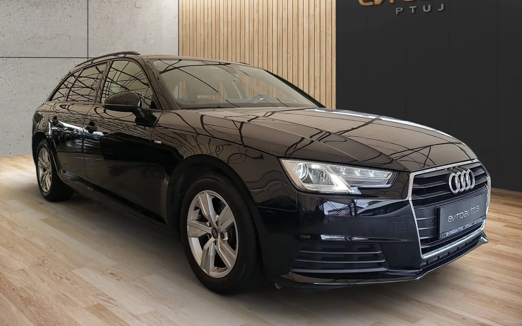 Zunanja slika - Audi A4 Avant - 2.0 TDI  S Line•Opravljen veliki servis - 5