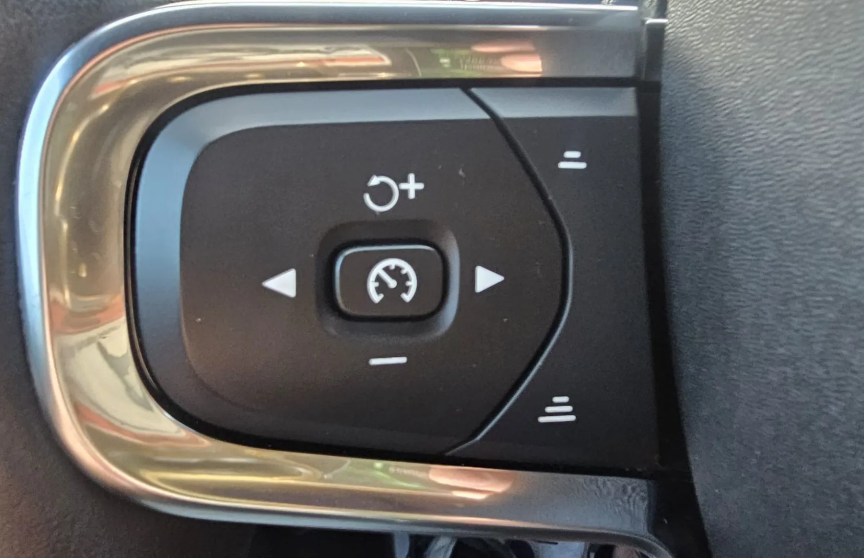 Zunanja slika - Volvo XC40 - T5 Rech.Twin Engine Inscription|FULED|ALU19|usnje| - 16