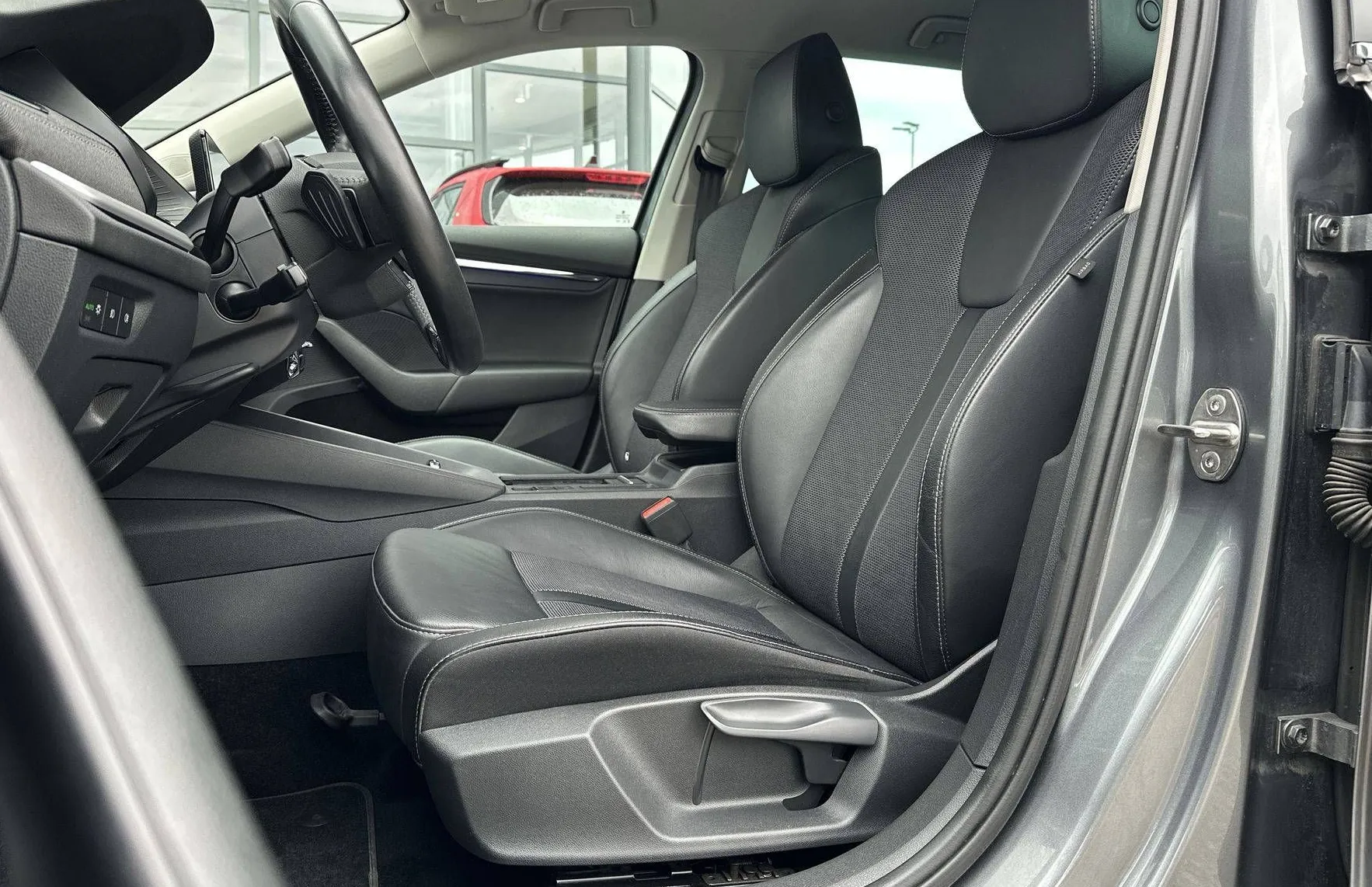 Zunanja slika - Škoda Octavia - Combi 2.0 TDI Style DSG - 9