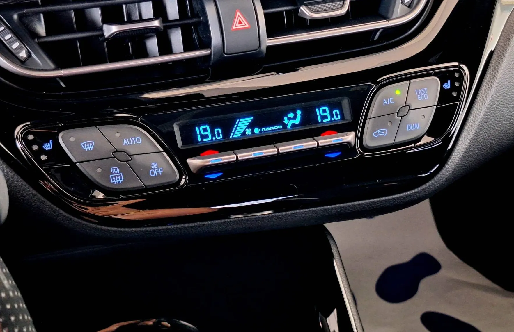 Zunanja slika - Toyota C-HR - Hybrid 2.0 GR Sport •ALCANTARA•FULL LED•SLO• - 16