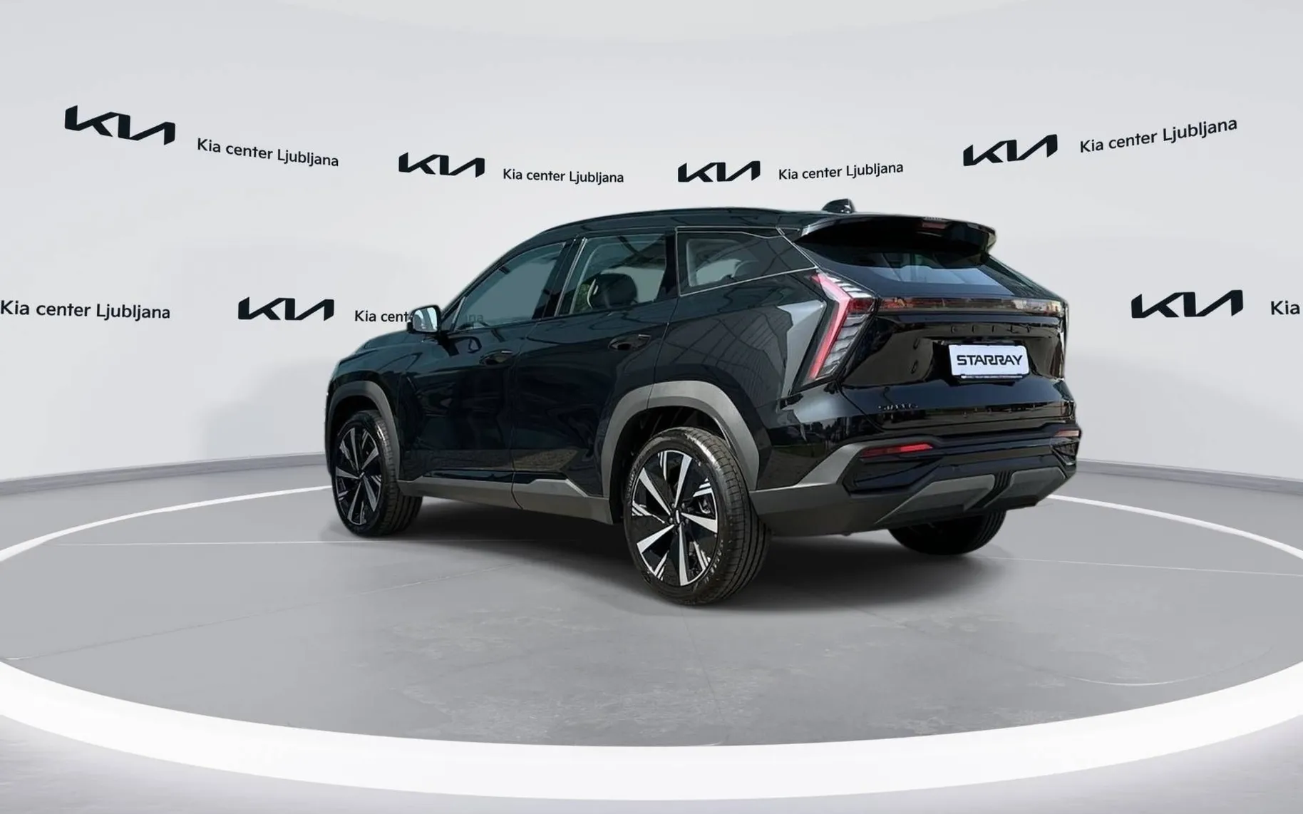 Notranja slika - Geely StarRay - 2.0 TD 8A T AWD GF+ - 7