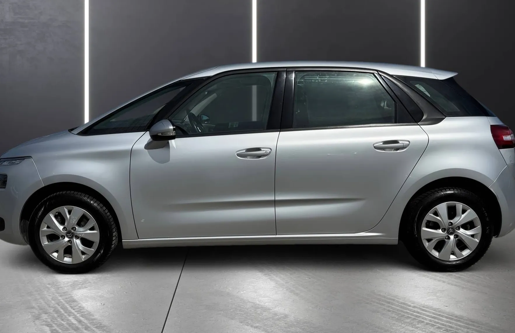 Zunanja slika - Citroën C4 - Picasso 1.6 e-HDi  NAVI PDC TEMPOMAT REDNO SERVISIRAN... - 2