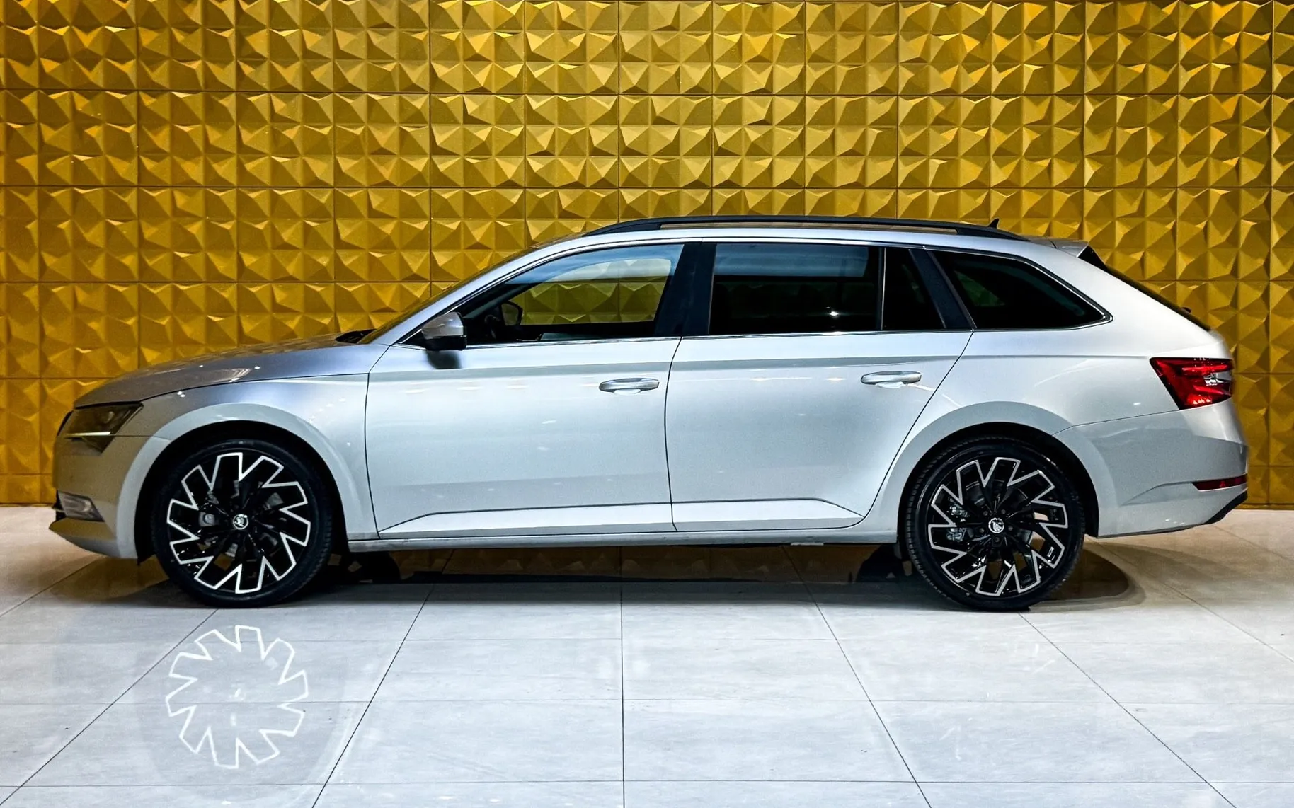 Zunanja slika - Škoda Superb - 1.6 TDI KAMERA-NAVI-MULTIFUNKCIJA - 6