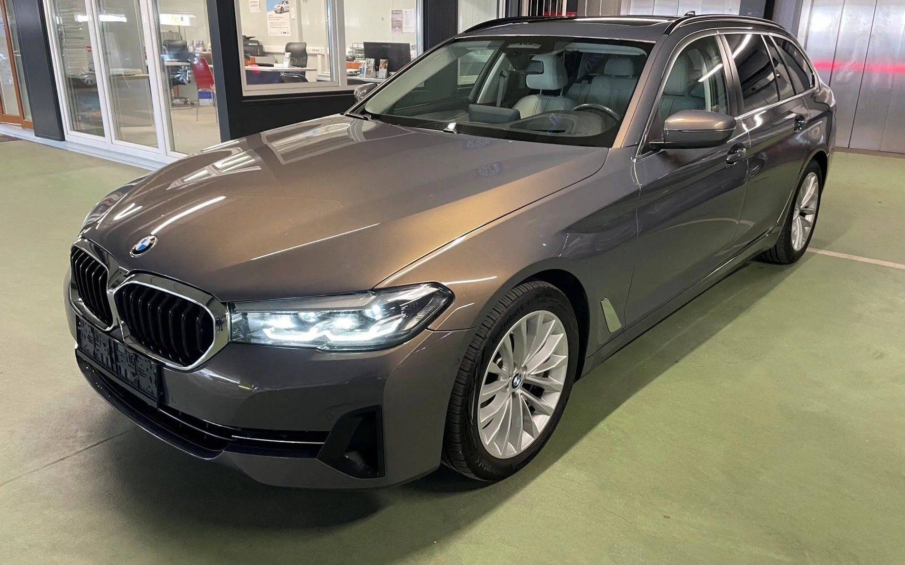 Zunanja slika - BMW Serija 5 - 530d xDrive Touring Avt. LED.NAVI.KAMERA.OGR.SEDEŽ - 1