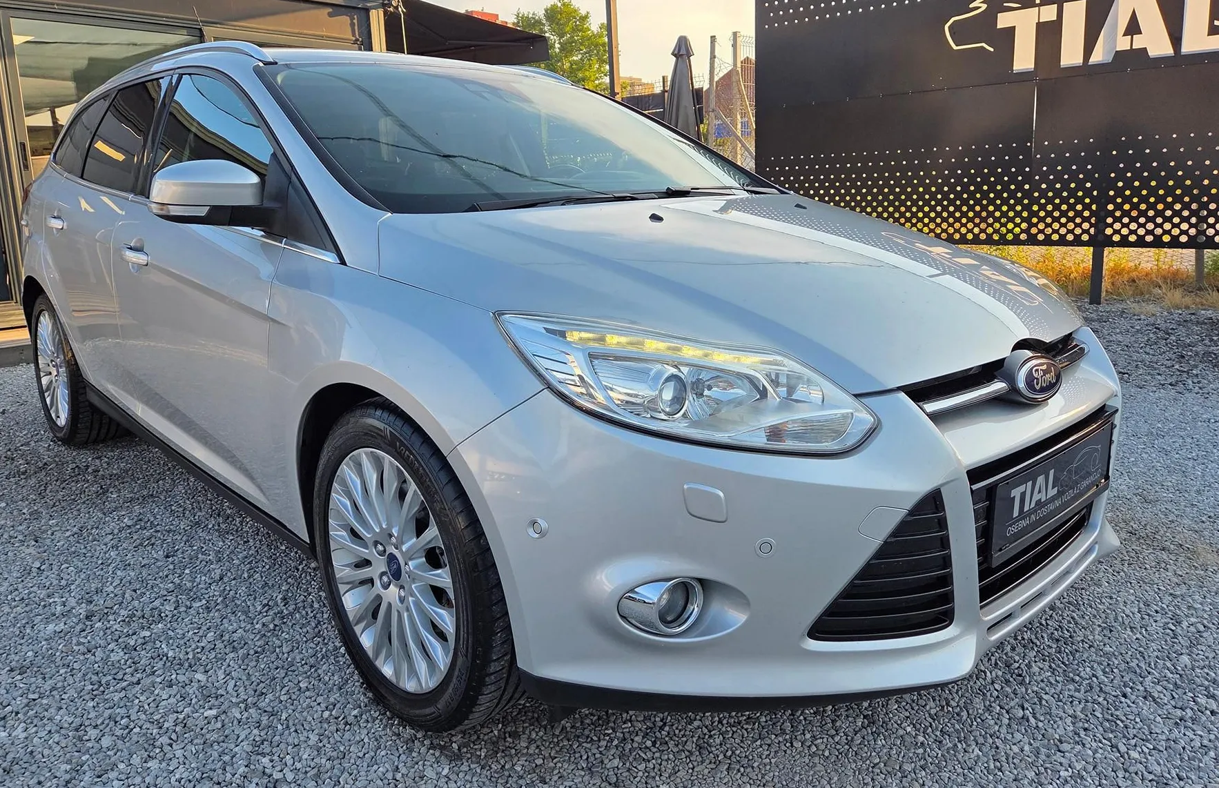 Zunanja slika - Ford Focus - Karavan 2.0TDCi Titanium NAVI-LED 2XPDC-KAMERA-ALU - 3
