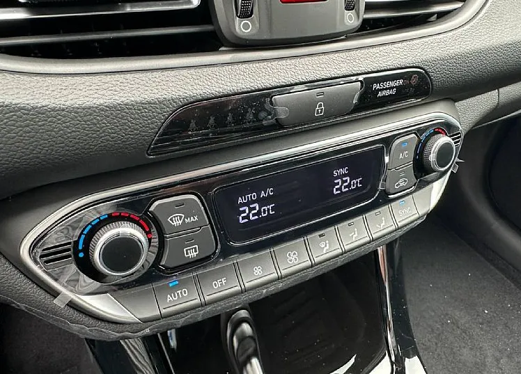 Zunanja slika - Hyundai i30 Wagon - 1.5 T-GDI FL II. PREMIUM   MHEV. SMART. WINTER. - 9