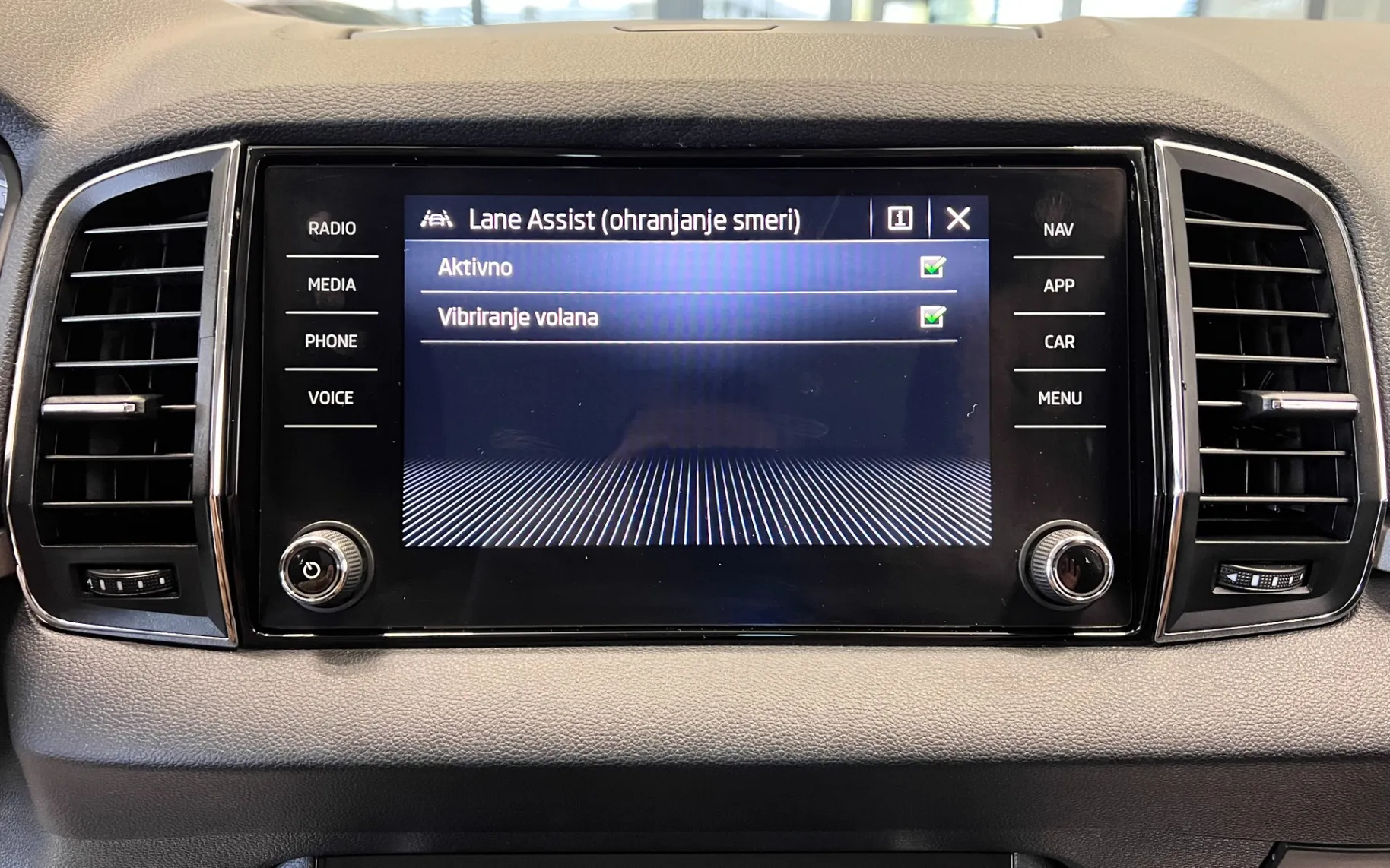 Zunanja slika - Škoda Karoq - 2.0 TDI-DSG-FRONT-ASSIST-ACC-KAM-KEYLESS-NAVI-PDC. - 15