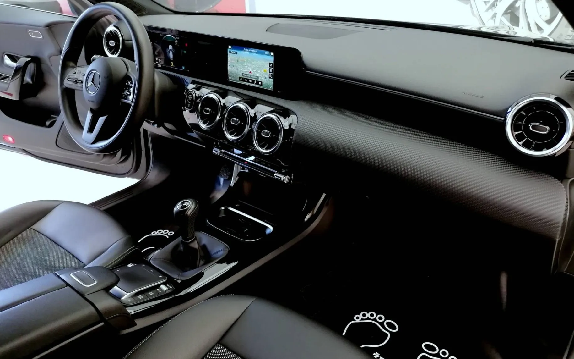 Notranja slika - Mercedes-Benz CLA Shooting Brake - CLA 180 d Shooting Brake  LED ALU 1.LASTNIK-TOP  . - 7