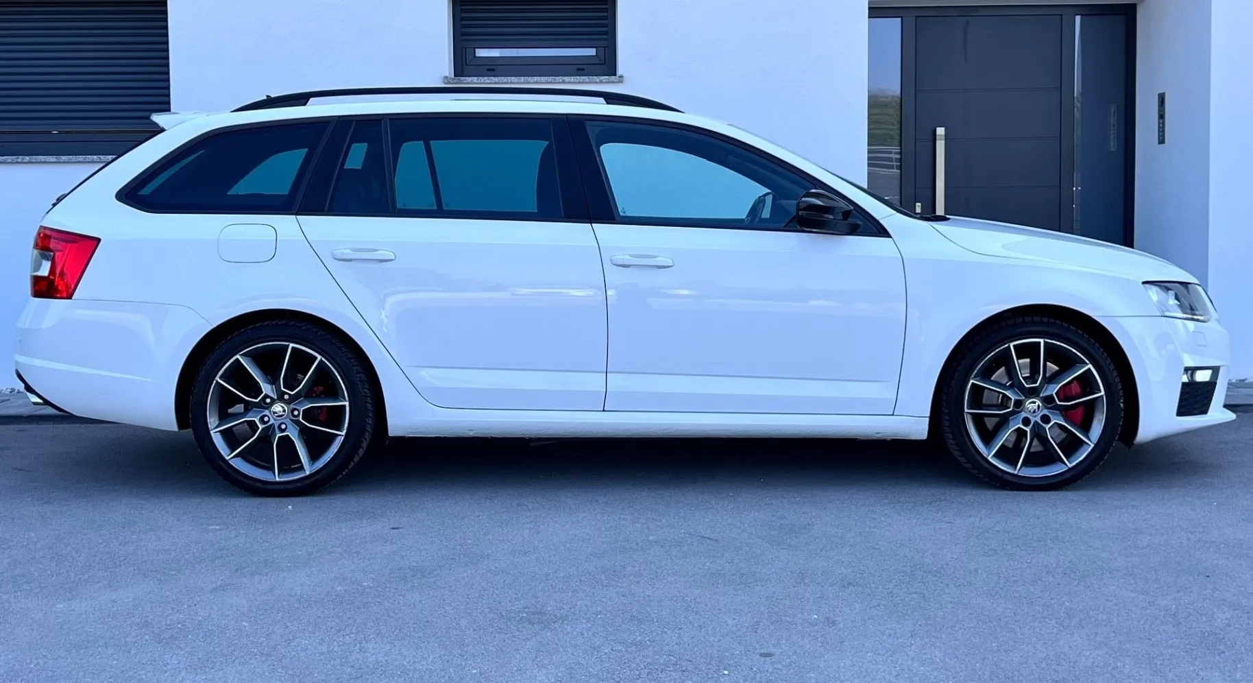 Zunanja slika - Škoda Octavia - 2.0 TDI RS+XENON+NAVI+PDC+KLJUKA - 5