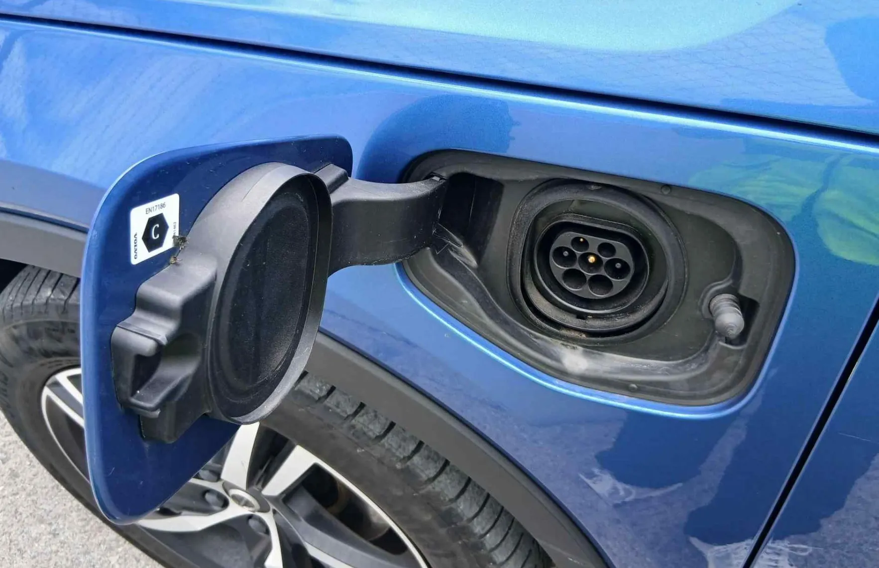 Zunanja slika - Volvo XC40 - T5 Recharge Twin Engine R-Design Avt.KAMERA.LED - 14