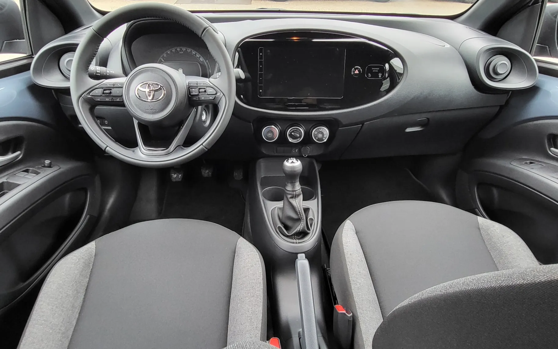 Notranja slika - Toyota Aygo - X - 16
