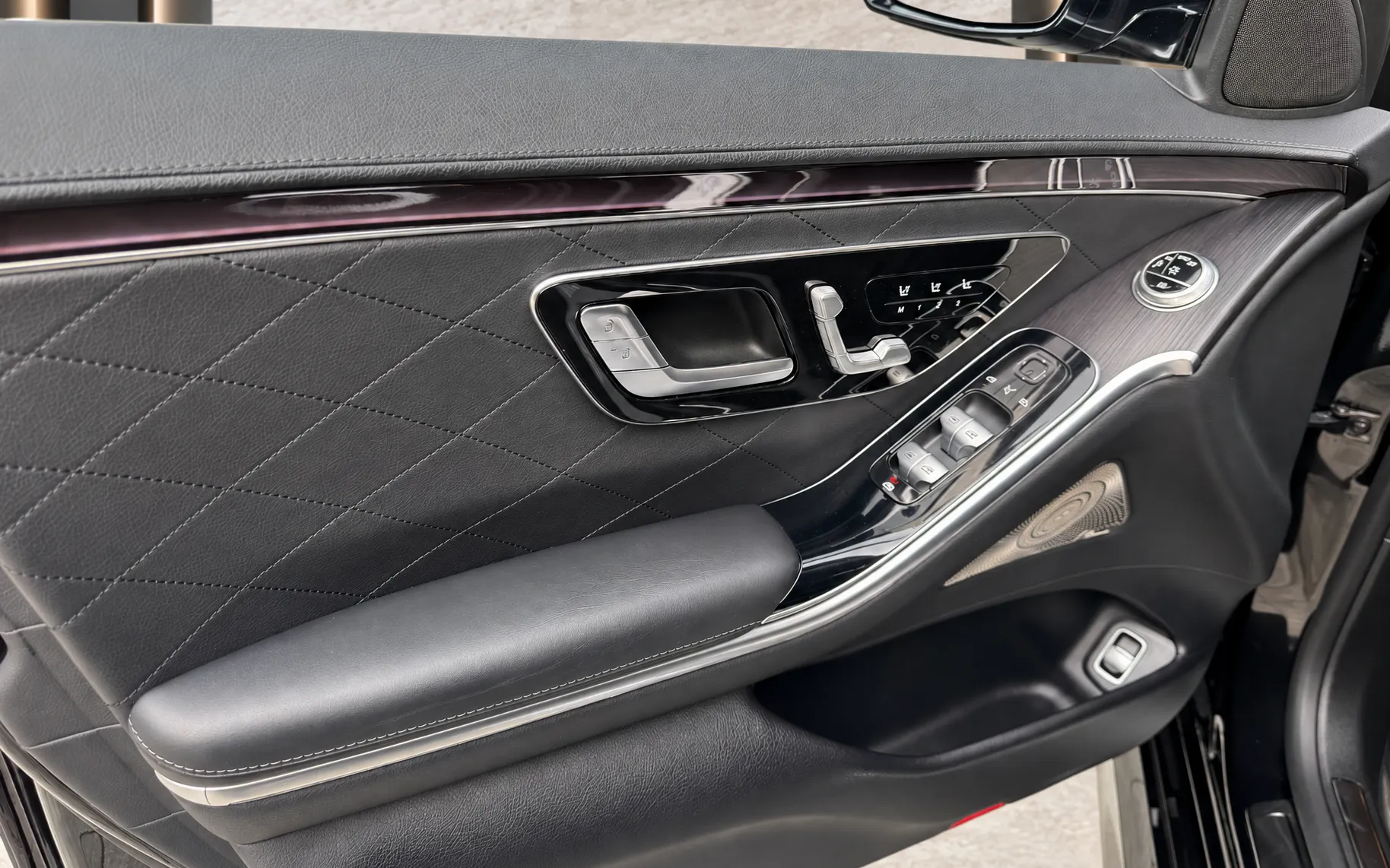Notranja slika - Mercedes-Benz S-Razred - S 500 4MATIC AMG Line Avt.-MAX OPREMA- - 12