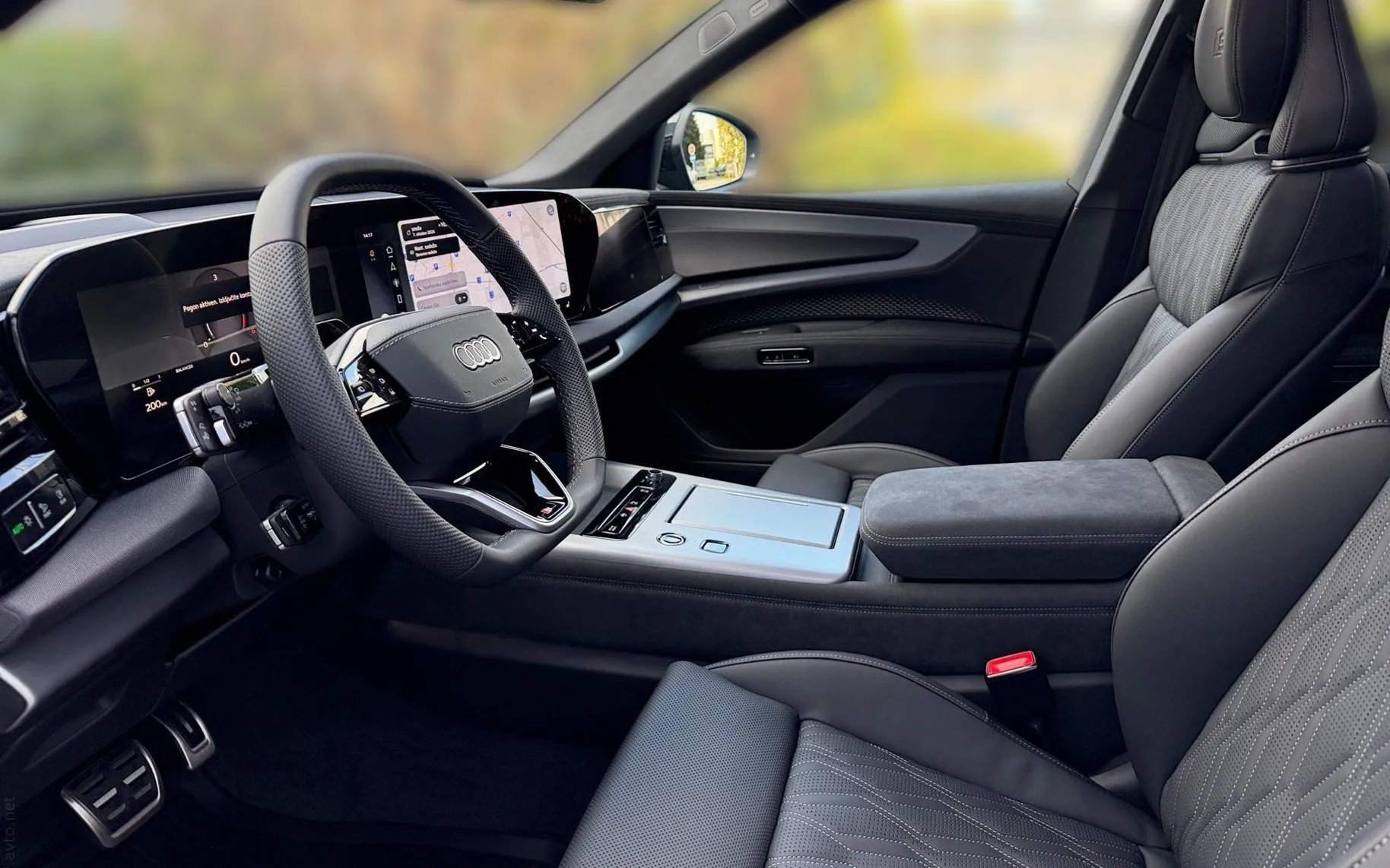 Notranja slika - Audi Q7 - TDI quattro 220 kW - 7