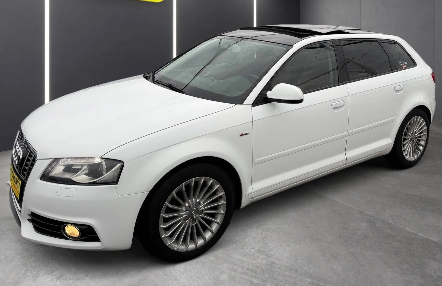 Zunanja slika - Audi A3 - 2.0 TDI AUT XENON AUT PANO PDC TEM USNJE TOP... - 3