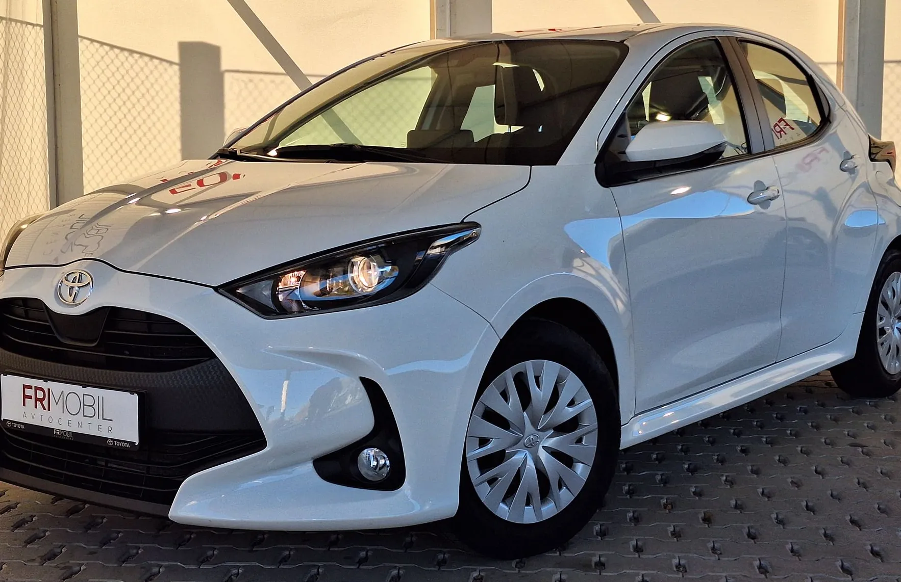Zunanja slika - Toyota Yaris - 1.0 VVT-i Stella - 1