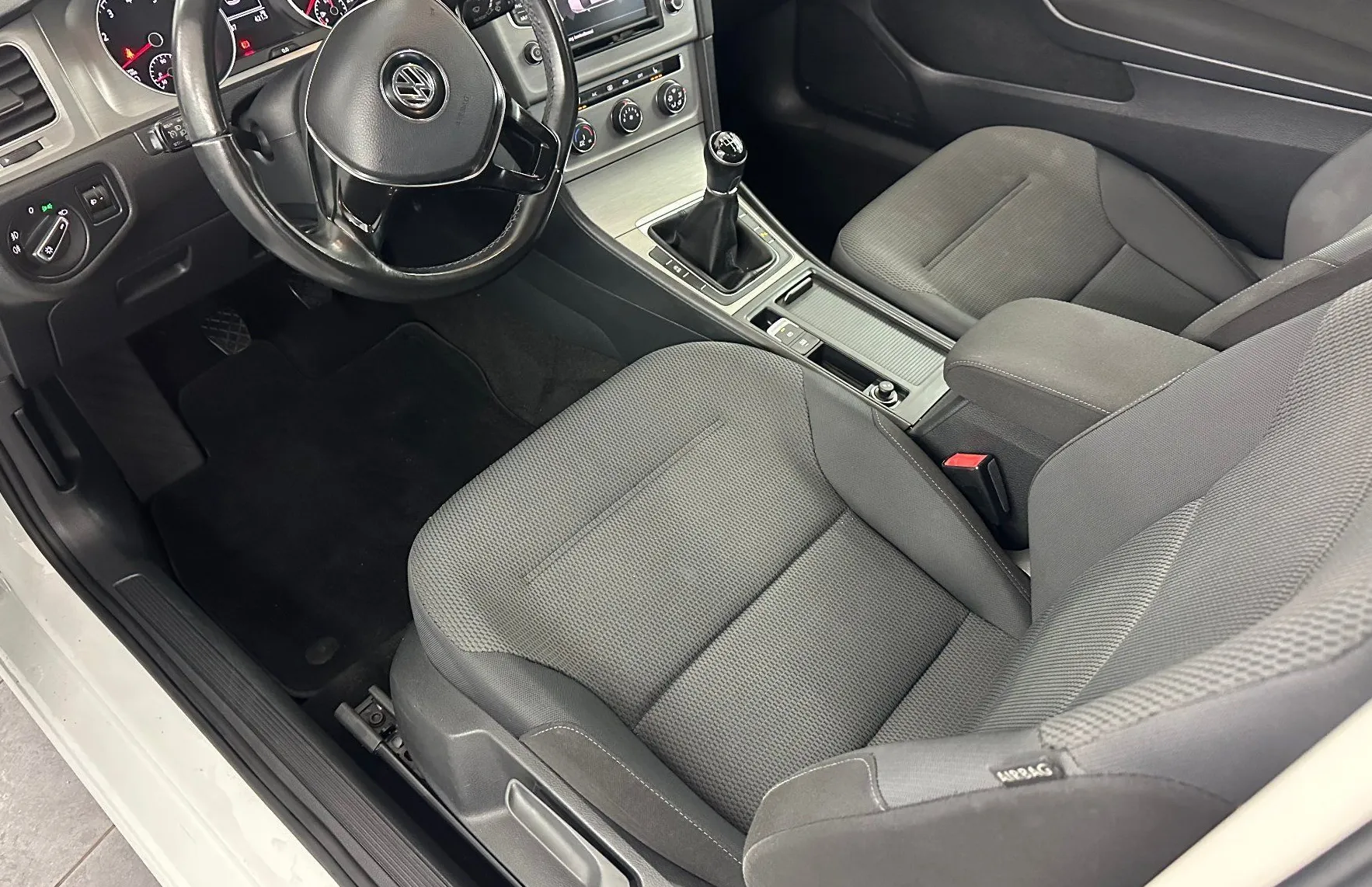 Zunanja slika - Volkswagen Golf - 1.2 TSI Comfortline 81 KW.BENCIN.SAMO 75.000 KM - 7
