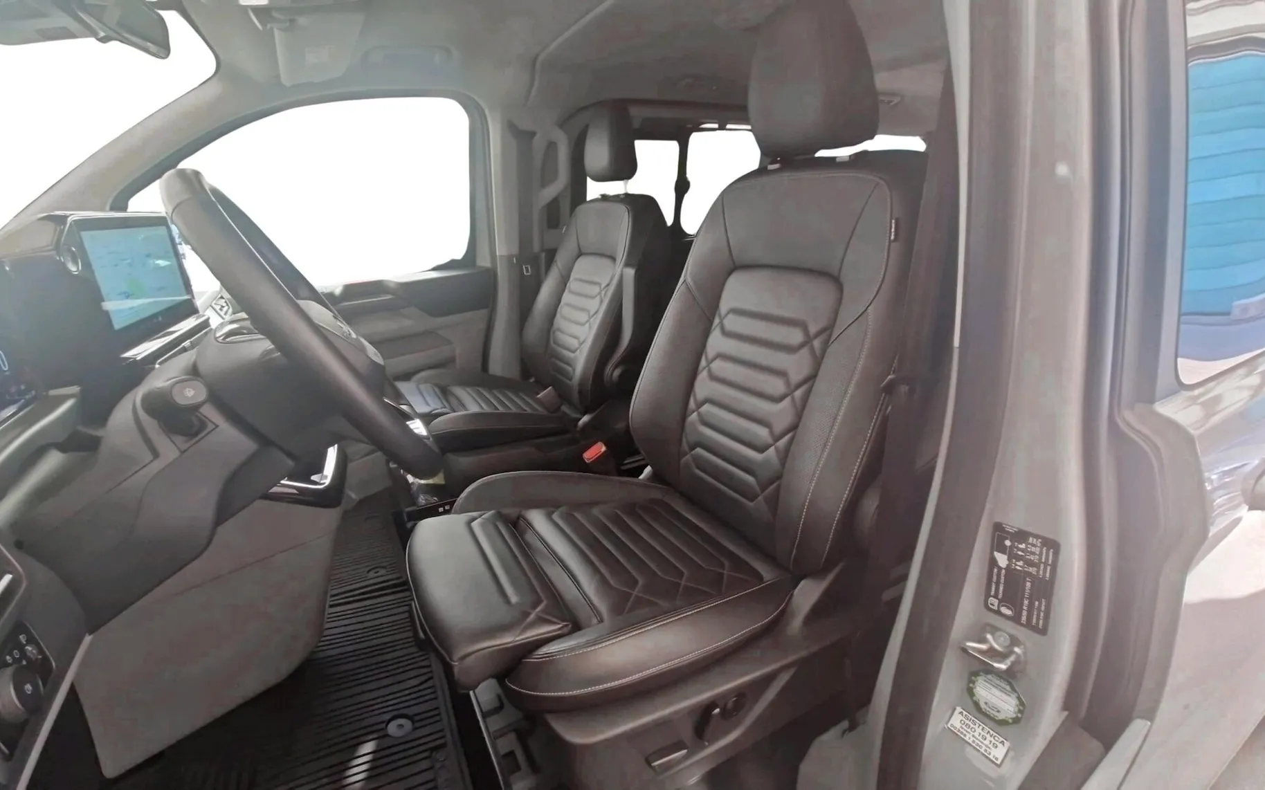 Zunanja slika - Ford Tourneo Custom - TITANIUM X 2.5 PHEV-L1H1-8XSED.-RADAR-USNJE-OPOMBE - 15