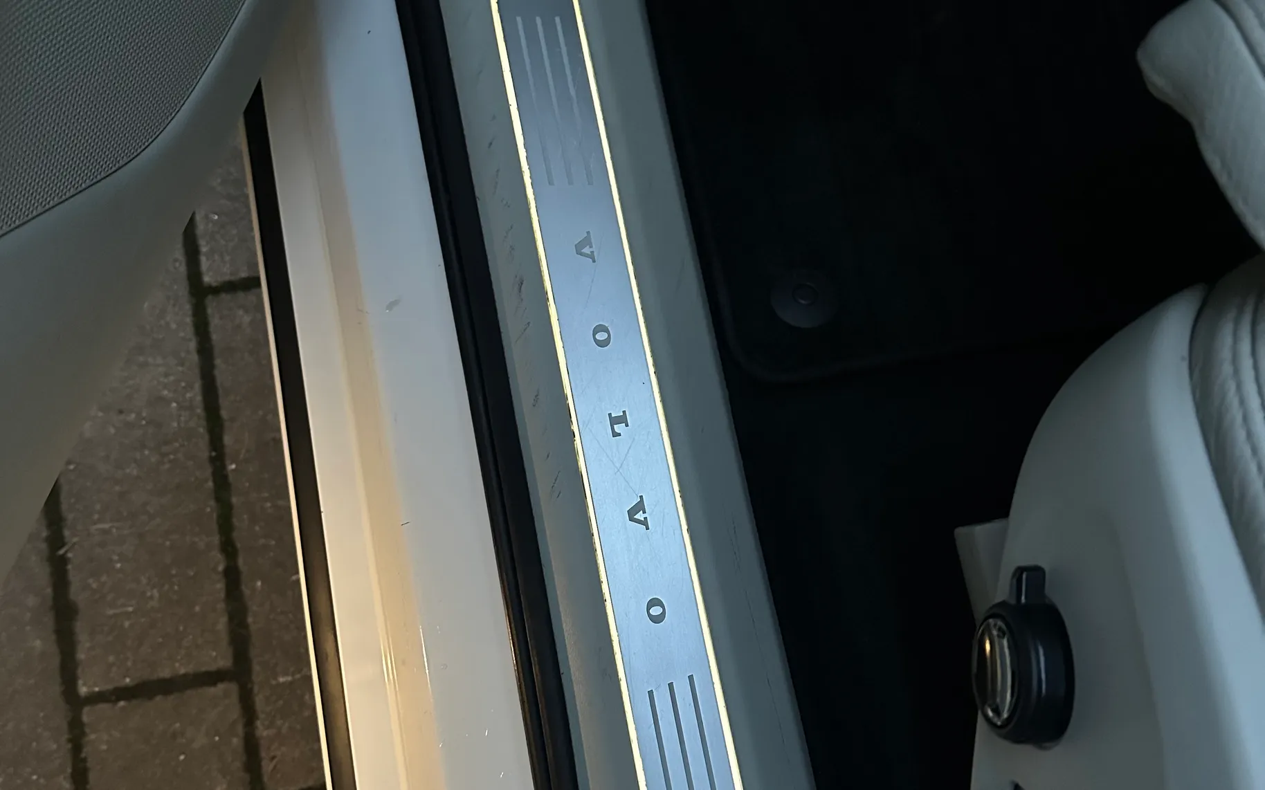 Notranja slika - Volvo XC90 - D4 Momentum Geartronic - 9