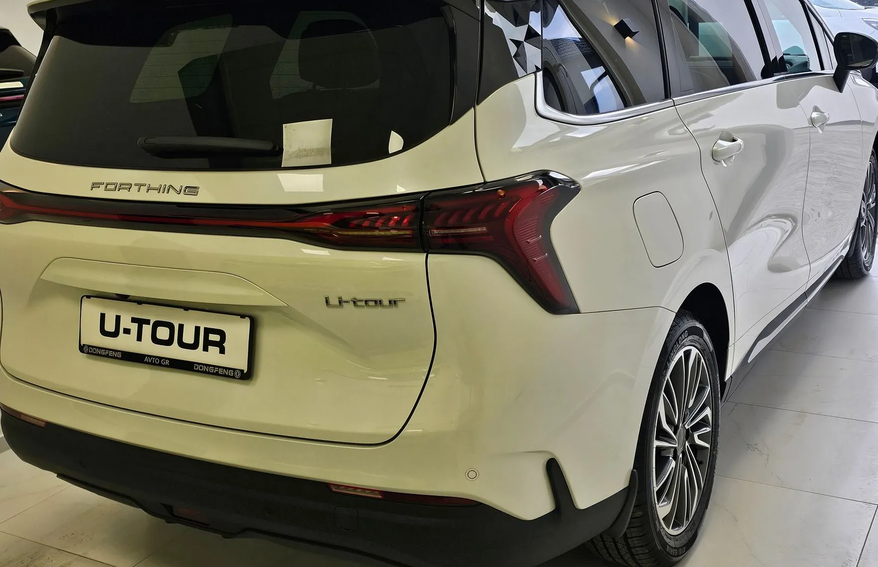 Zunanja slika - Forthing Forthing U Tour - U-Tour 1.5 T-GDI 7 SEDEŽOV- 7DCT-MY 2025-DAB-PANO-NA ZALO - 9