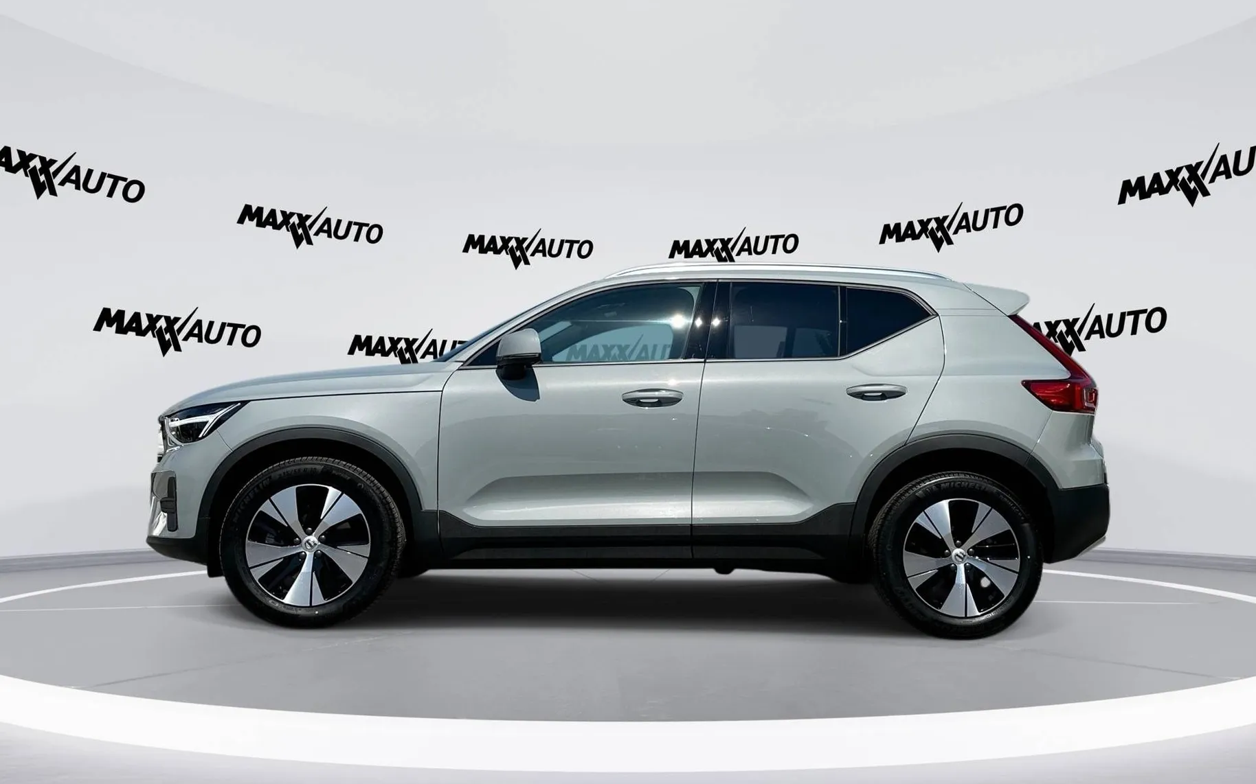 Notranja slika - Volvo XC40 - B3P Core Avt - 8