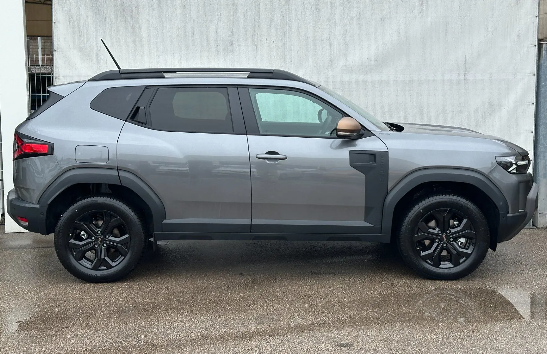 Zunanja slika - Dacia Duster - Extreme Hybid-G 150 4X4 Avtomatik-Cena na gotovino - 3