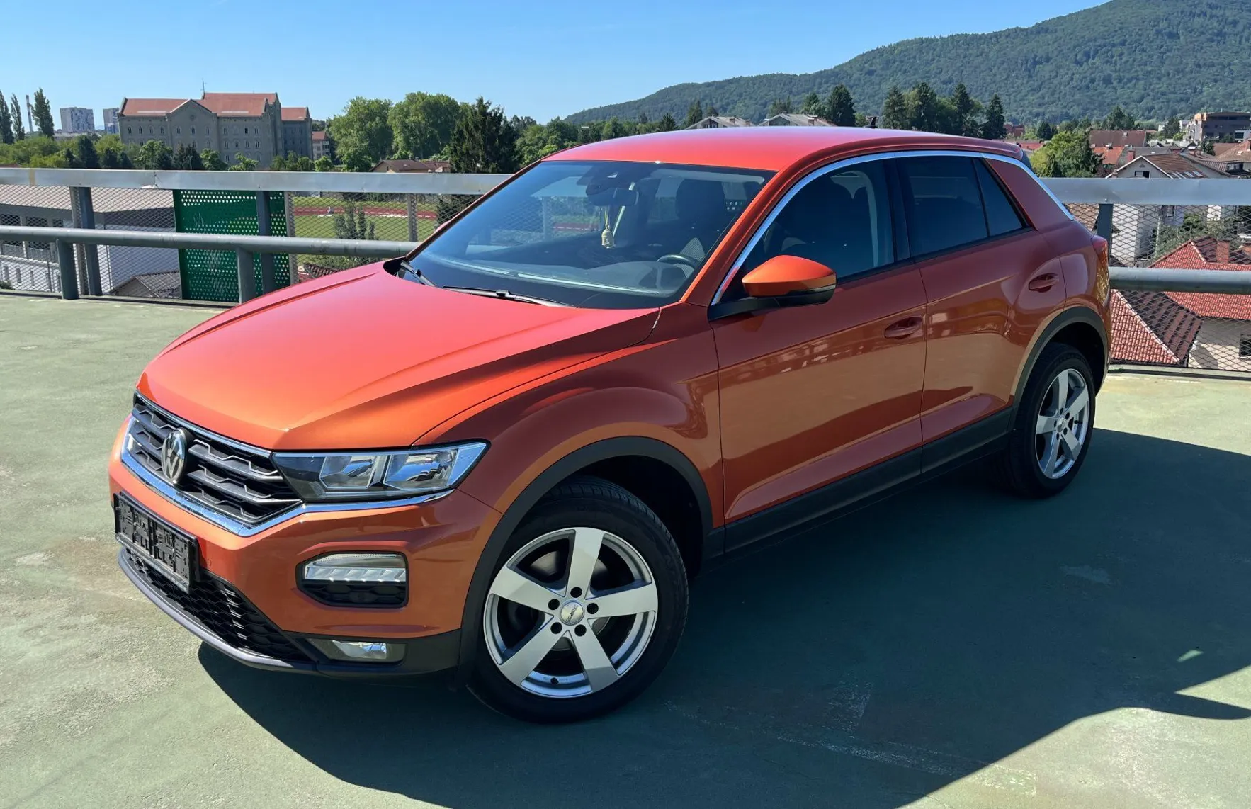 Zunanja slika - Volkswagen T-Roc - 1.6 TDI BMT 2X PDC. NAVI. SAMO 88.645 KM. - 1