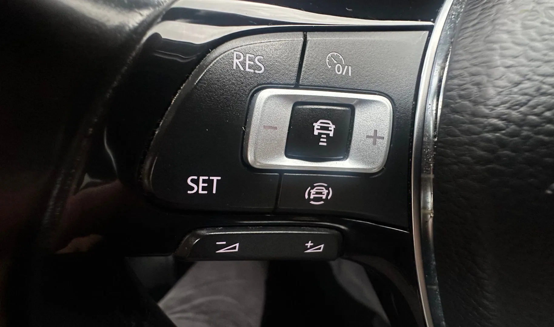 Zunanja slika - Volkswagen Touran - 2.0 TDI DSG.NAVI.KAMERA.NAREJEN VEL.SERVIS+MENJALN - 10
