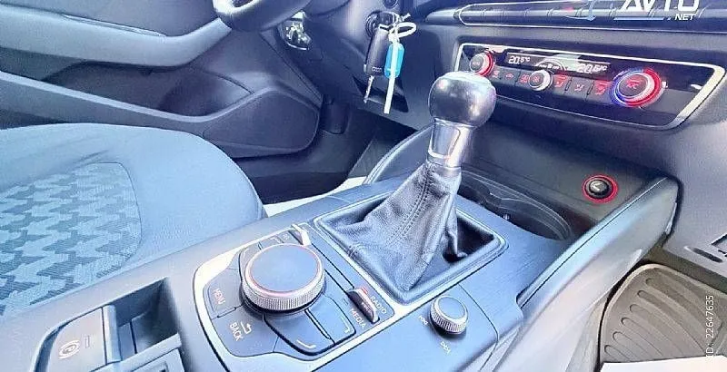 Notranja slika - Audi A3 - Limuzina 1.6 TDI clean diesel Ambiente - 9