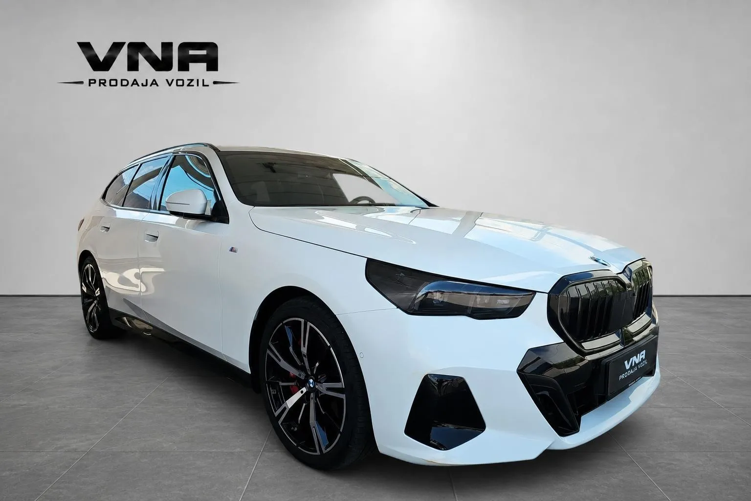 Zunanja slika - BMW serija 5: - 540d xDrive Avt. |M-OPTIC|ICON|HL.SED|360-KAM|A20| - 3