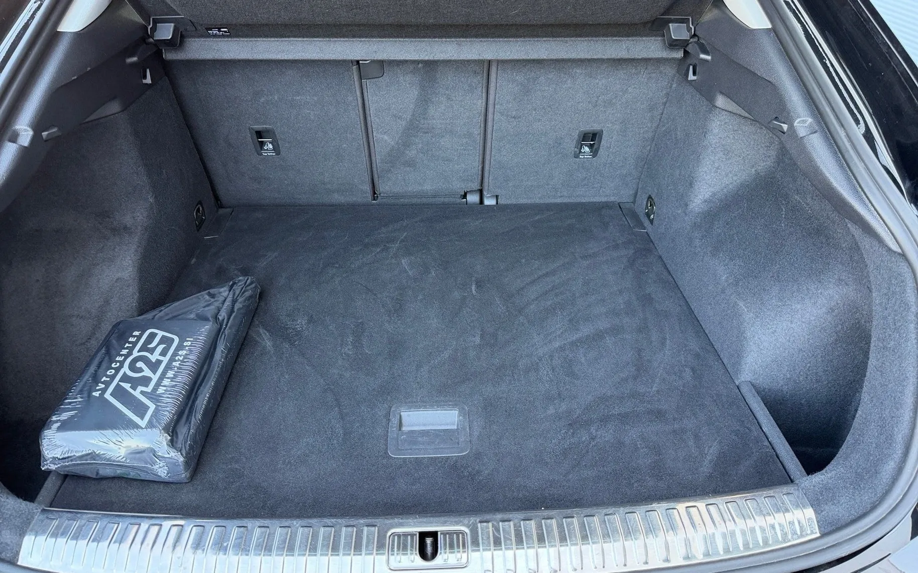 Notranja slika - Audi Q3 Sportback - 35TDI S line S tronic-Usnje-LED-ACC-Keyless-Kamera - 12
