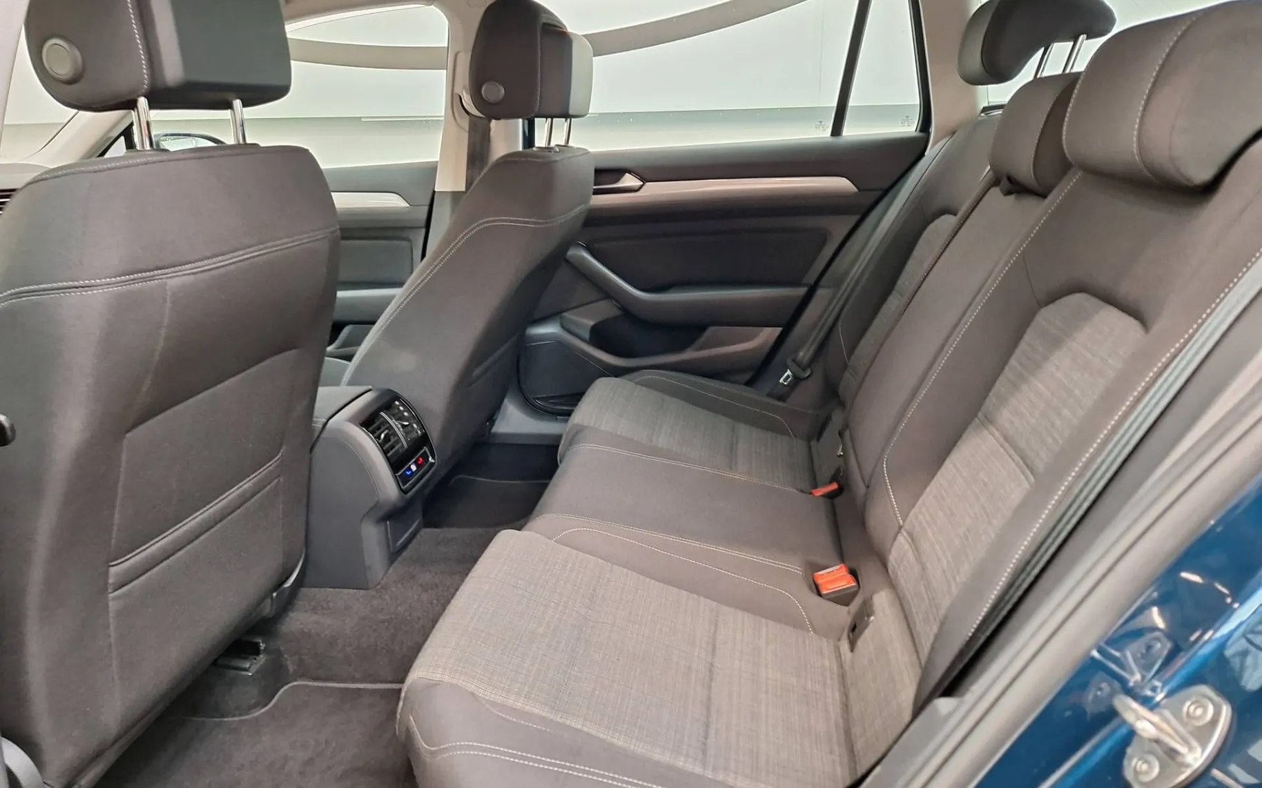 Notranja slika - Volkswagen Passat Variant - 2.0 TDI BMT SCR Business DSG - 8