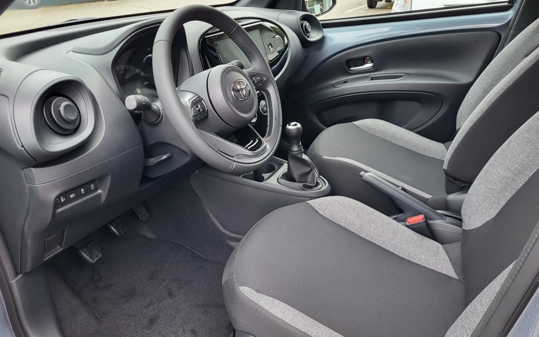 Notranja slika - Toyota Aygo - X - 20