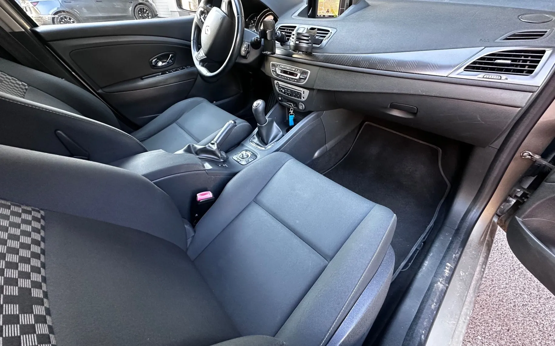 Notranja slika - Renault Megane - Grandtour 1.5 dCi NAVI+TEMPOMAT+PDC... - 8
