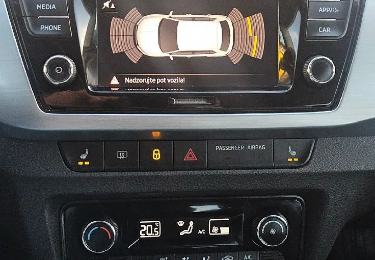 Zunanja slika - Škoda Fabia - 1.0 75ks °LED° °OGR.SEDEŽI° °2x PARK.SENZORJI° - 11